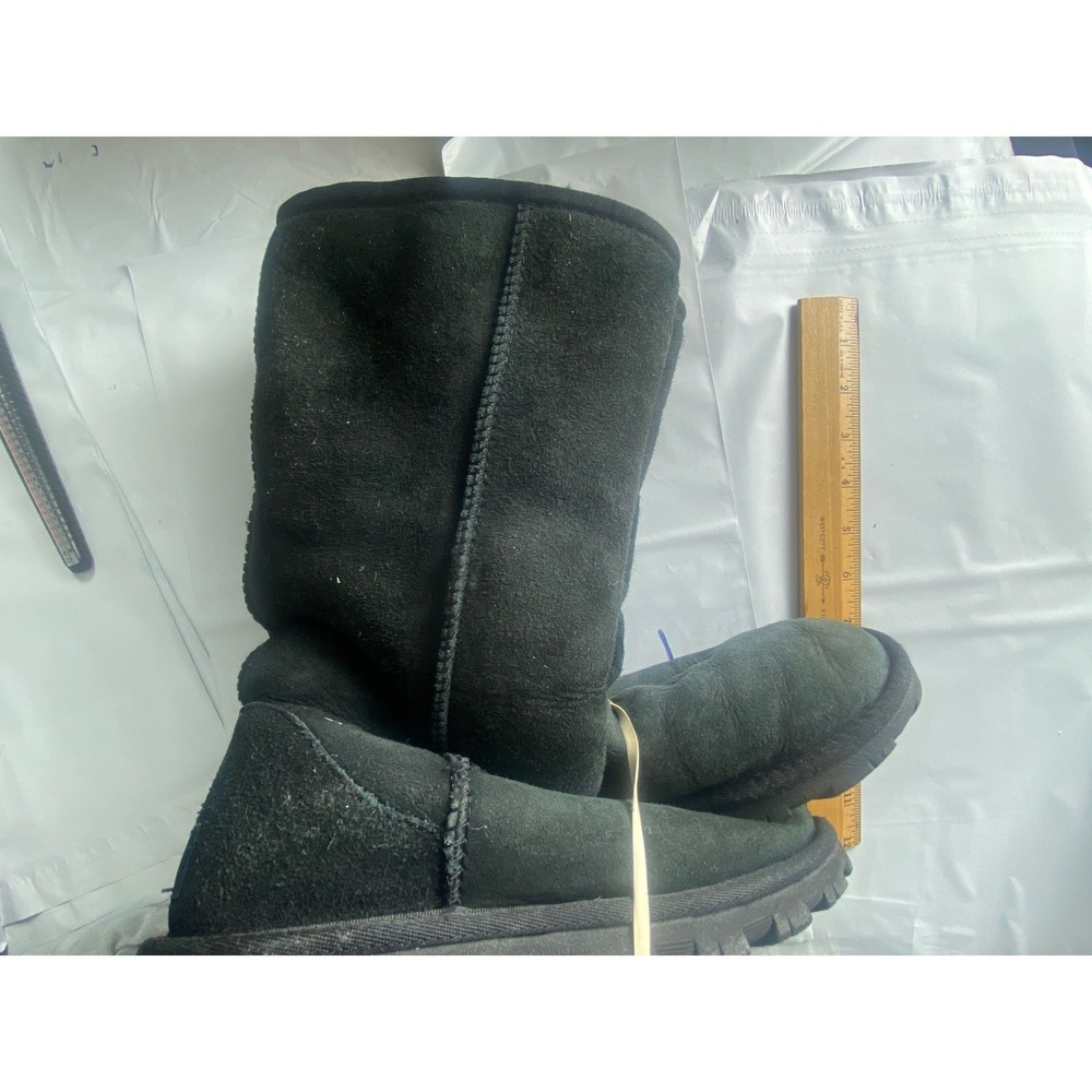 UGG Australia Women's Classic‎ Short Boots Black Suede Sheepskin Lined Size 6